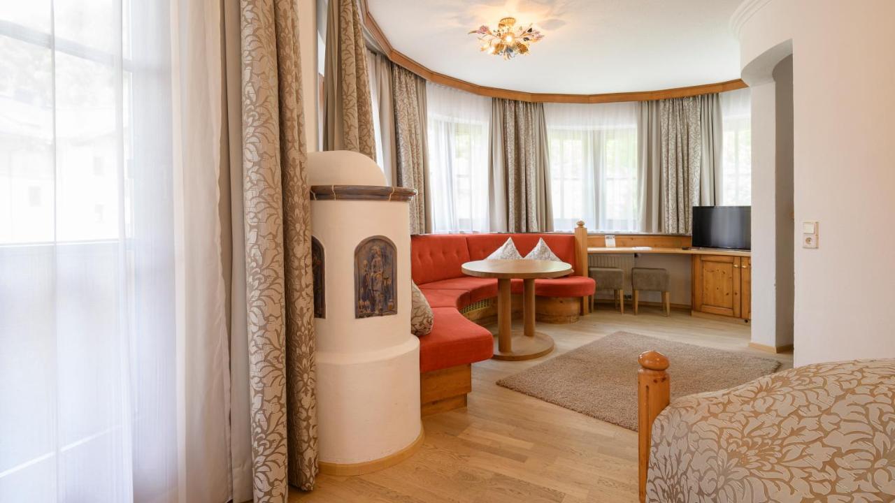 Hotel Garni Castel B&B Ischgl Bagian luar foto
