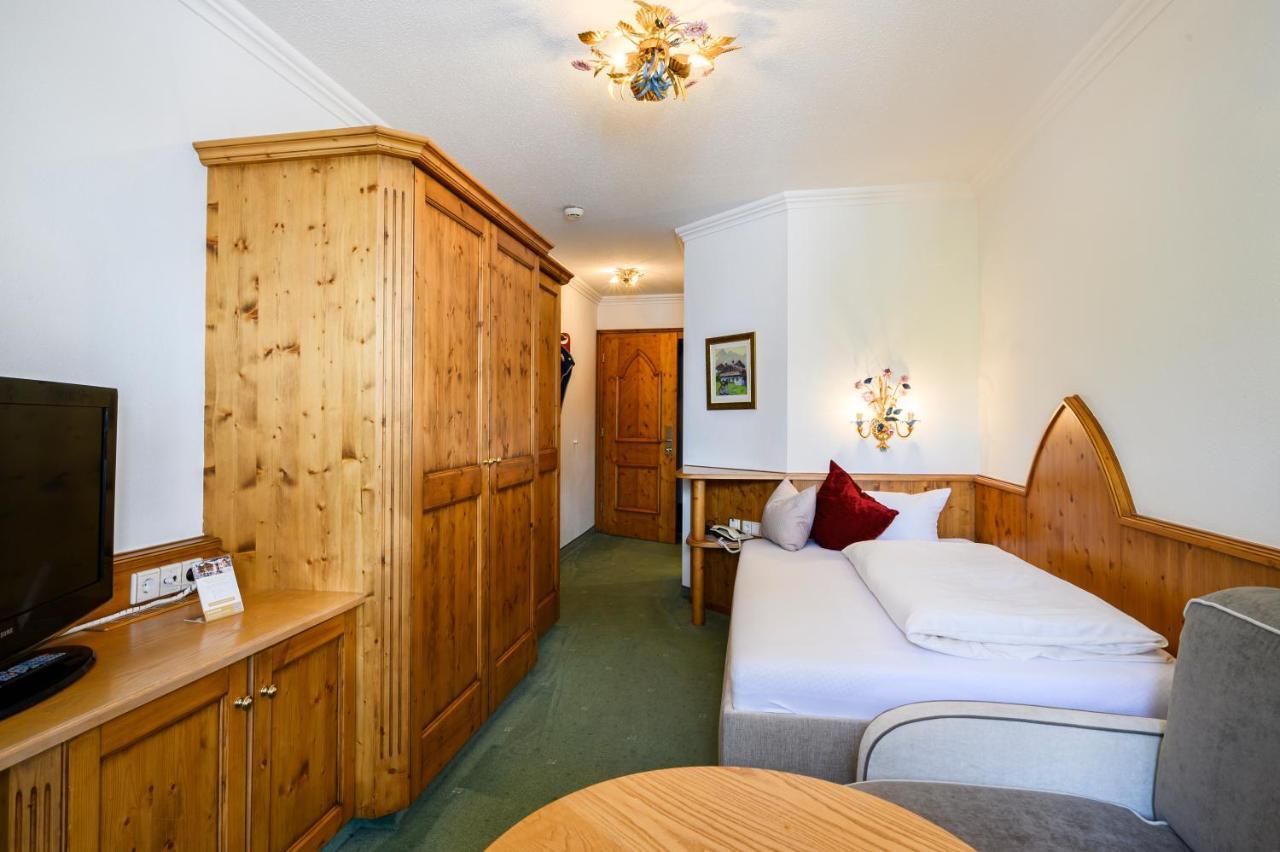 Hotel Garni Castel B&B Ischgl Bagian luar foto