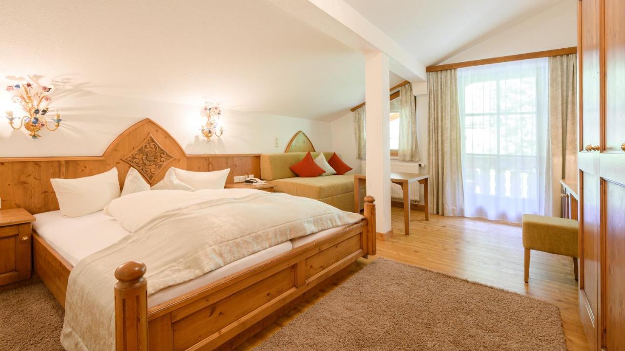 Hotel Garni Castel B&B Ischgl Bagian luar foto