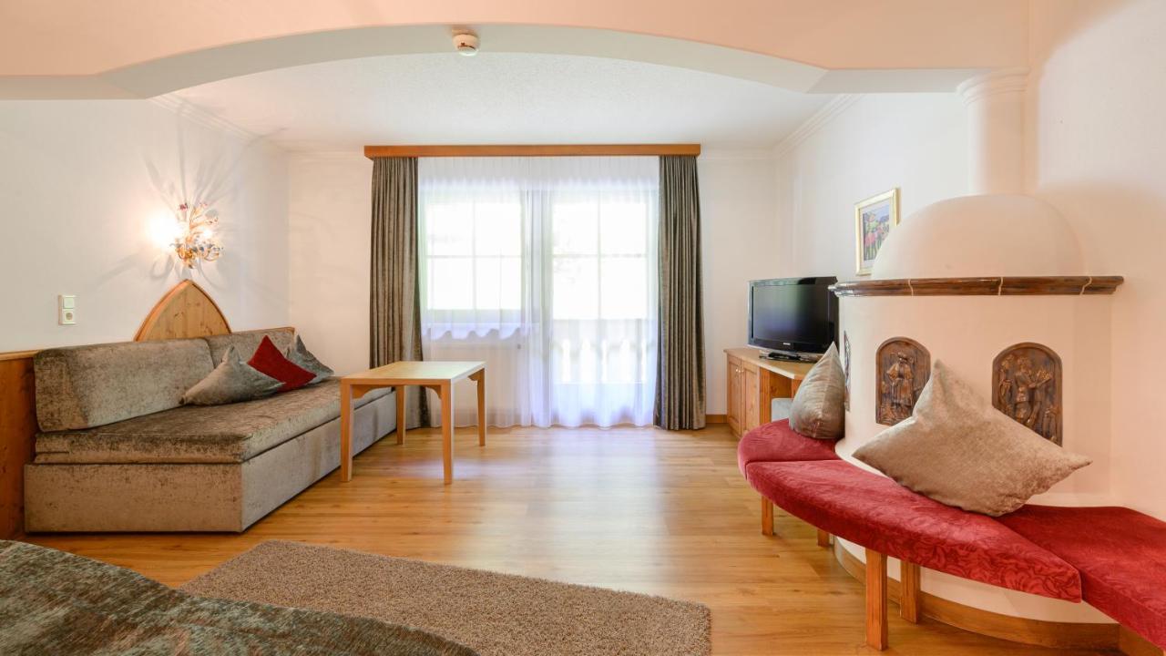 Hotel Garni Castel B&B Ischgl Bagian luar foto