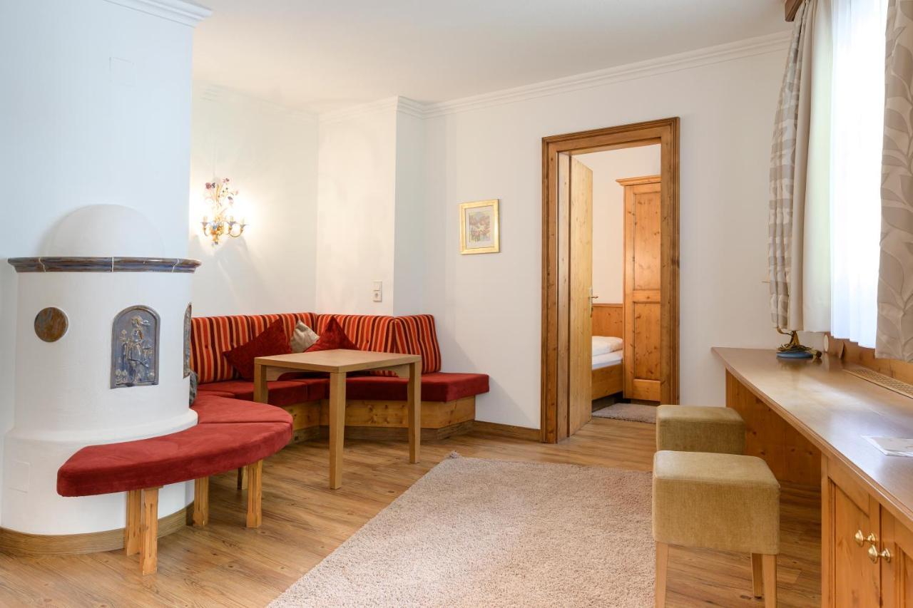 Hotel Garni Castel B&B Ischgl Bagian luar foto